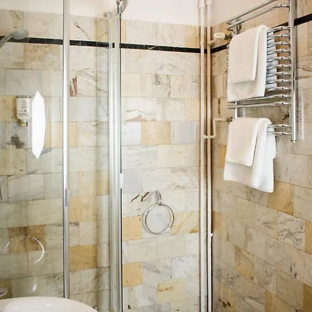 Dwor Polski فروتسواف